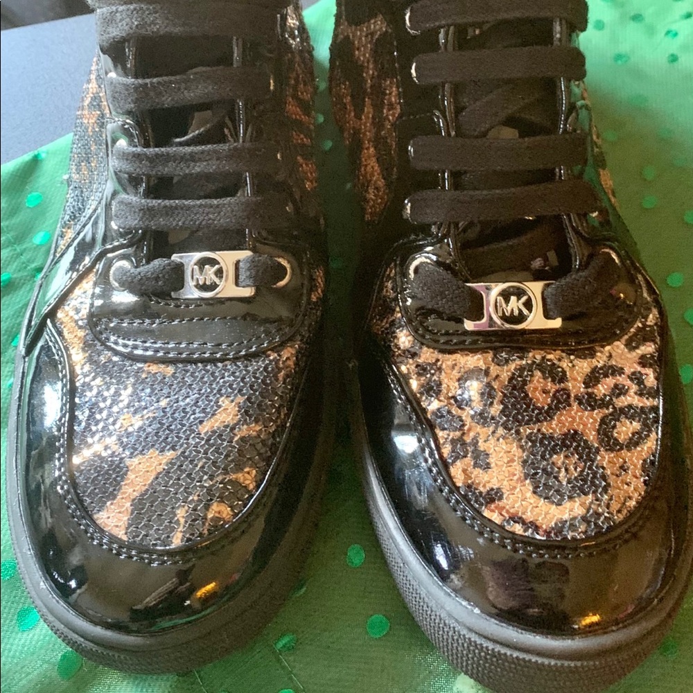 Michael Kors Girls' Ivy Elite Black/Cheetah Girls